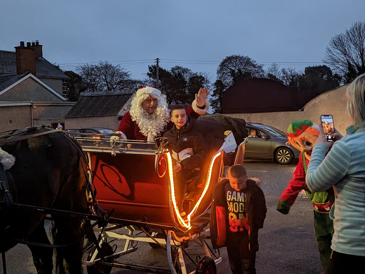 Santa Visits Killen 2022 - Ashlough Drive  (9)